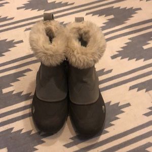 Girls north face snow boots